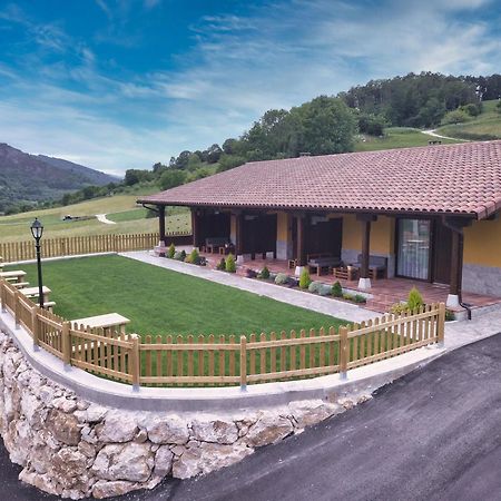 Apartamentos Fuente La Pipa Avín Esterno foto