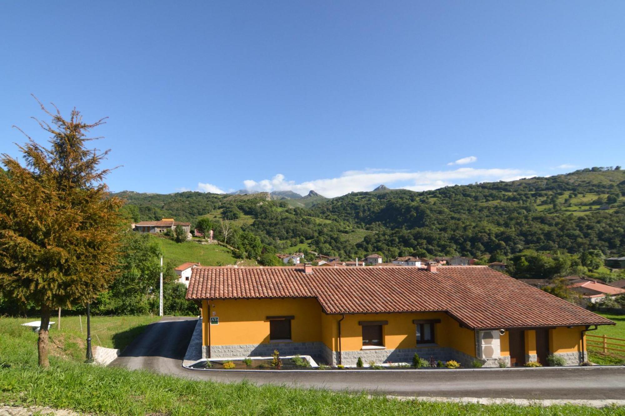 Apartamentos Fuente La Pipa Avín Esterno foto